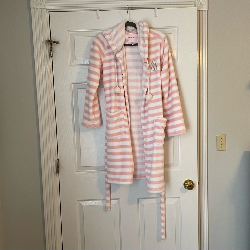 Victoria Secret pink/white robe size s